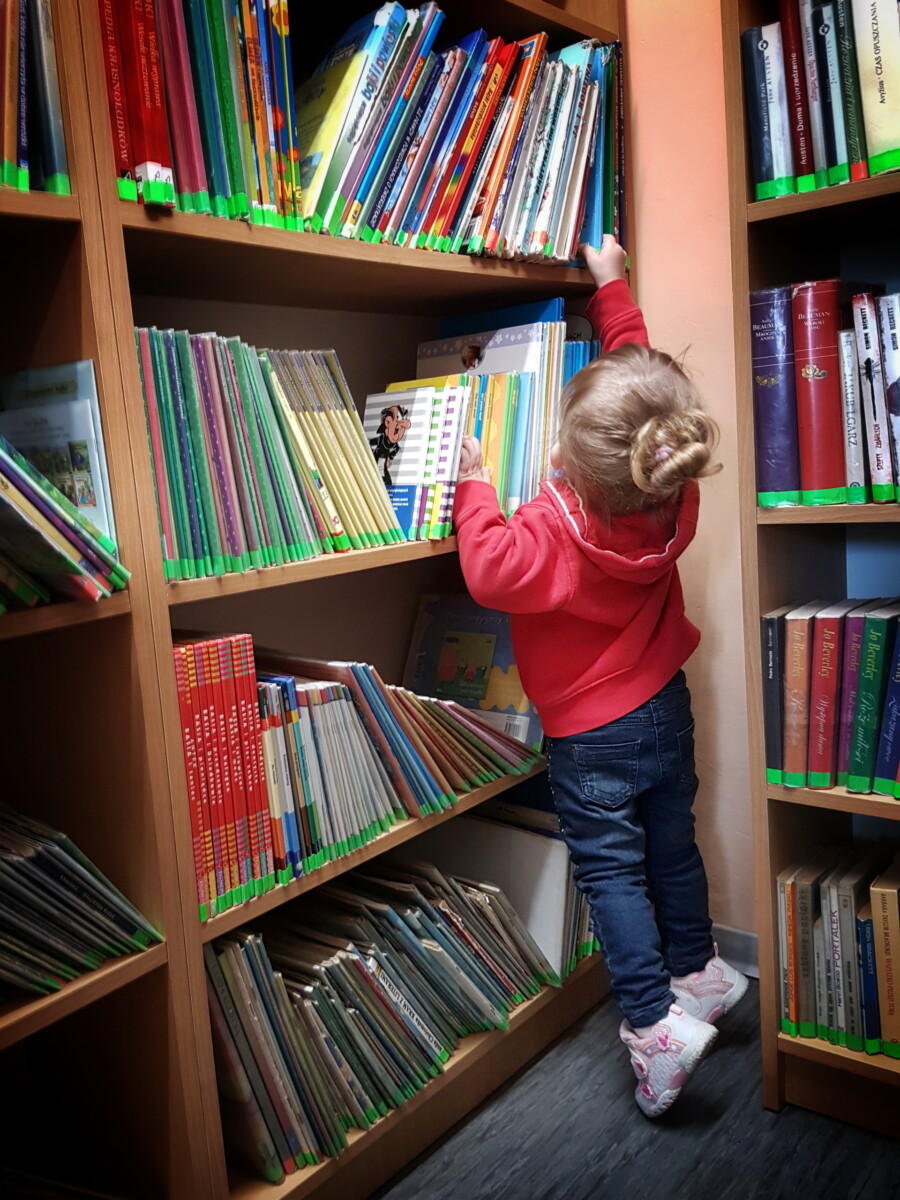 maluch_w_bibliotece_3