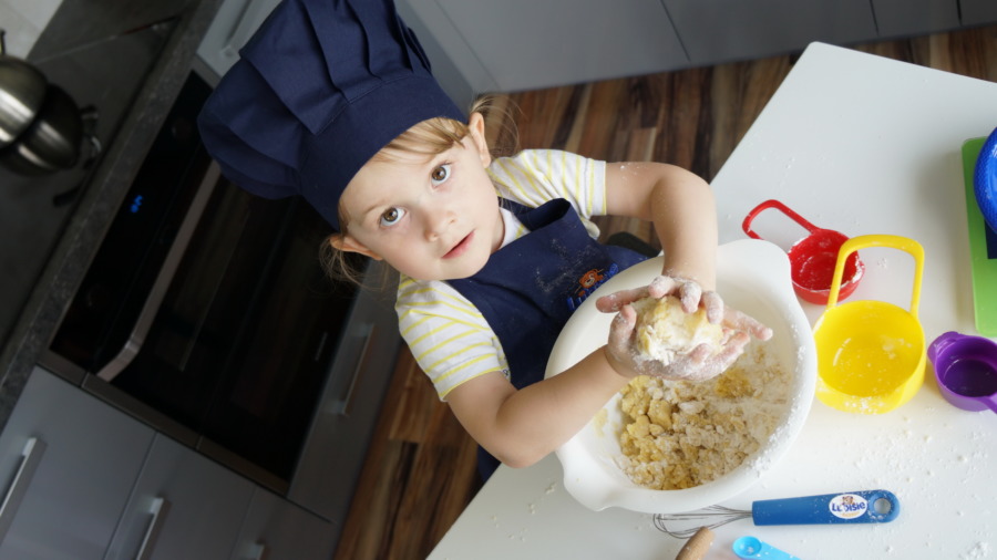 Montessori w kuchni – pieczenie ciasteczek