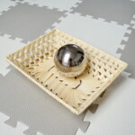 Kula lustrzana 10 cm - wyposażenie pokoju Montessori dla niemowląt - obrazek 3